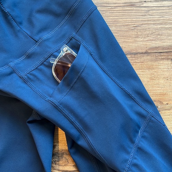 ZYIA Pocket Light N Tight Hi-Rise Capri Leggings Navy 6-8 - Picture 4 of 5